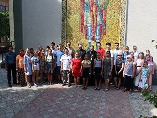 Участники летней школы посетили богослужение в храме Всех Крымских святых и Феодора Стратилата г. Алушты